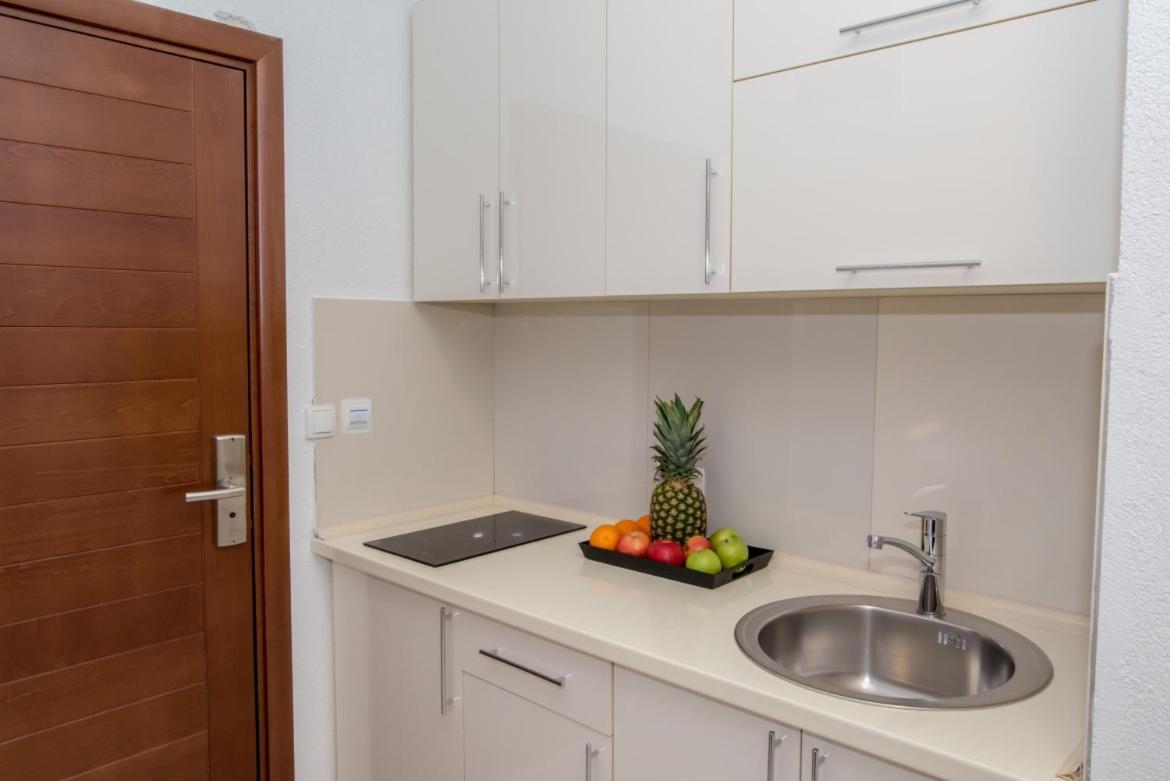 Apartmani Nela ストモレ エクステリア 写真