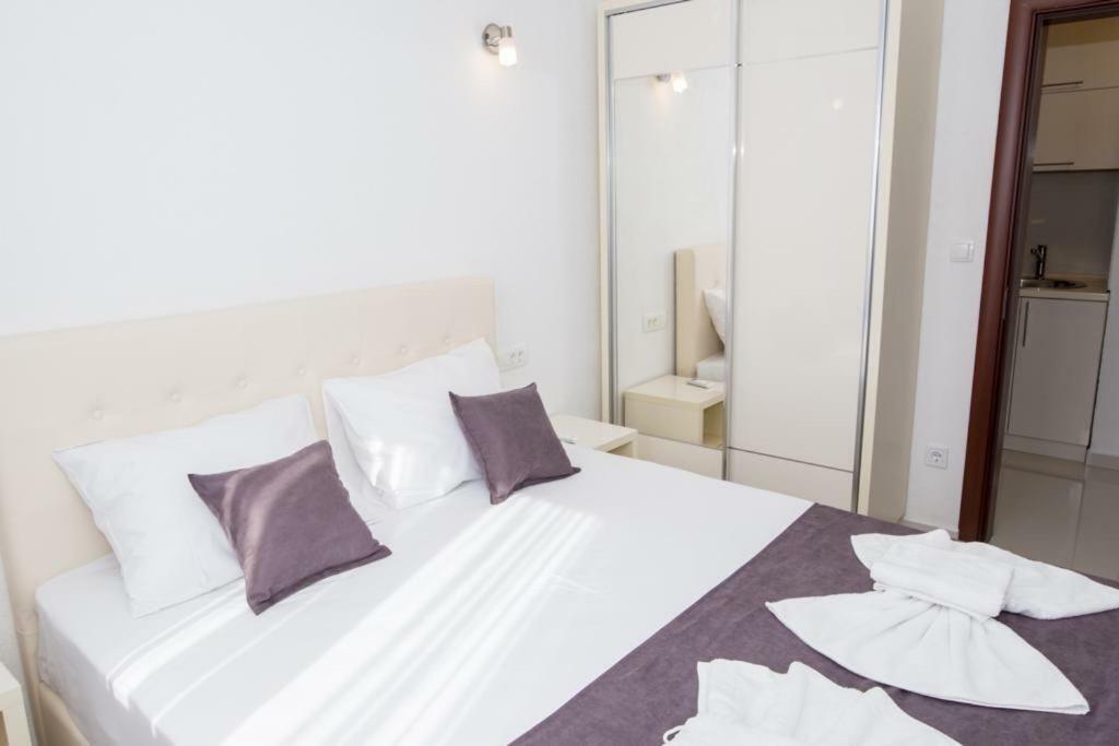 Apartmani Nela ストモレ エクステリア 写真