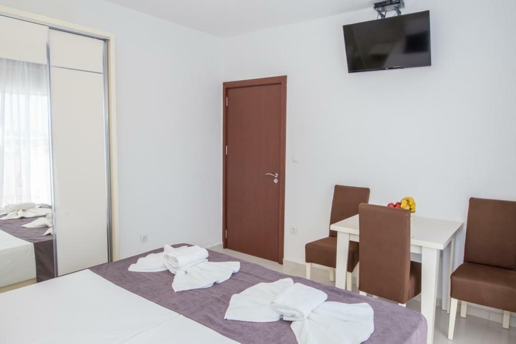 Apartmani Nela ストモレ エクステリア 写真